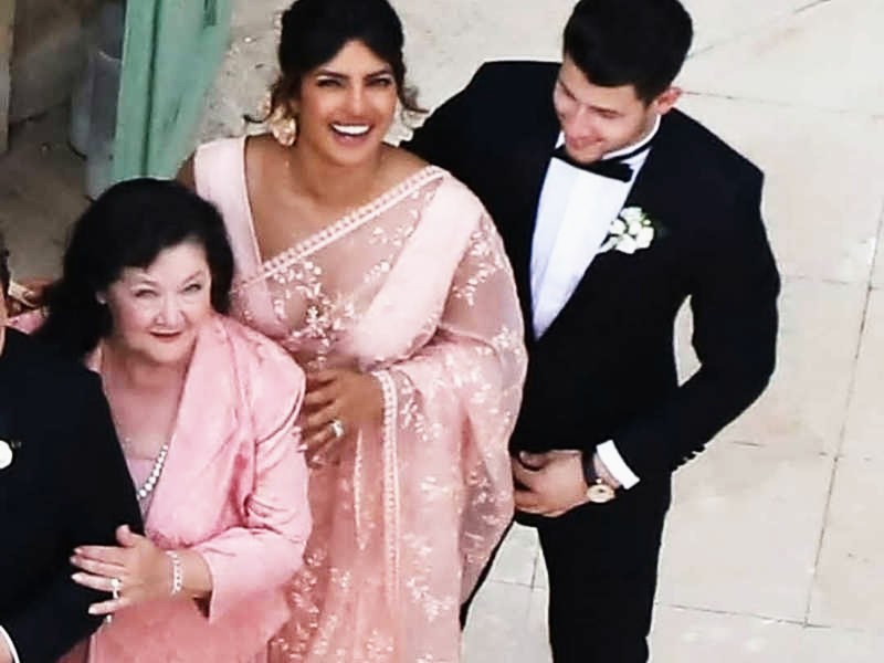 Priyanka Chopra wore a sari for Joe Jonas and Sophie Turner's wedding 